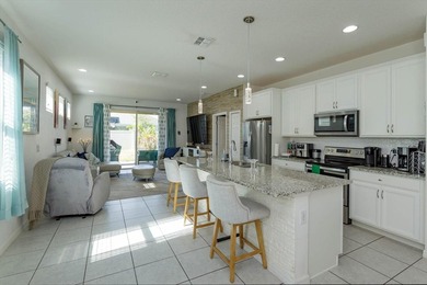 ASSUMABLE SOLAR -- own this home AND its low energy bill. This - photo 8