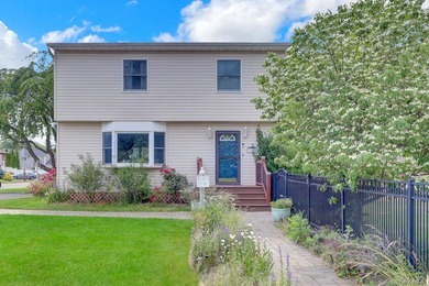 Move in condition Beautifully updated Energy Efficient home! - photo 2