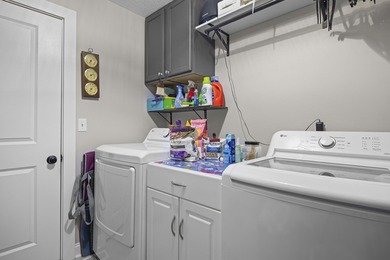 Exceptional opportunity to own a beautifully maintained - photo 18