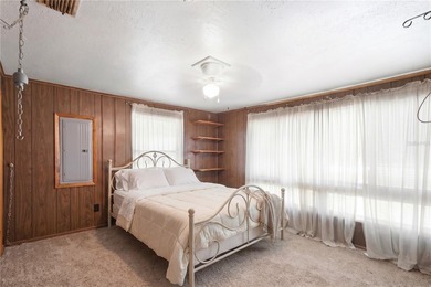 Under contract-accepting backup offers. Virtually Staged. *** - photo 18