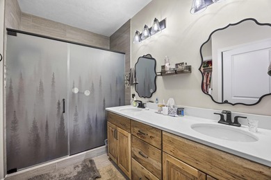 Exceptional opportunity to own a beautifully maintained - photo 21