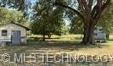 Discover peaceful country living with this charming ranch style - photo 21