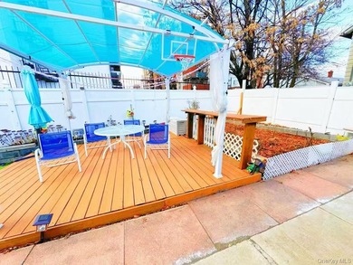 Rare Waterfront Single-Family Home in New York! Not a Co-op! - photo 3
