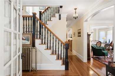 The 6 Brooks Avenue property is ideally located on Aquidneck - photo 7
