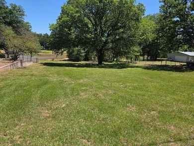 Waterfront lot with gentle slope to the water! Close to town and - photo 2
