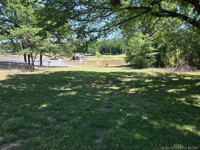 Waterfront lot with gentle slope to the water! Close to town and - photo 3