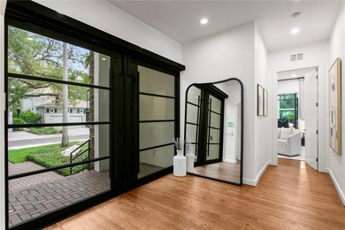 An entertainer's dream in the heart of South Tampa. Tucked away - photo 4
