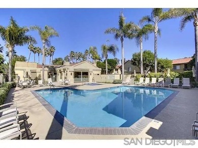 Light & Bright upper 2 bed/1bath, 796 sf Unit in the Verano of - photo 2