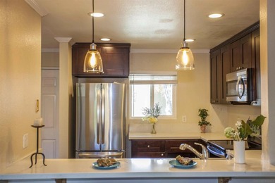 Light & Bright upper 2 bed/1bath, 796 sf Unit in the Verano of - photo 3