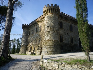 Exclusive 182-hectare estate near Assisi, featuring Palazzo - photo 2