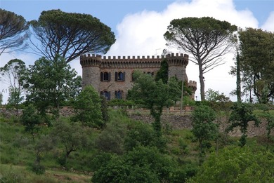 Exclusive 182-hectare estate near Assisi, featuring Palazzo - photo 3