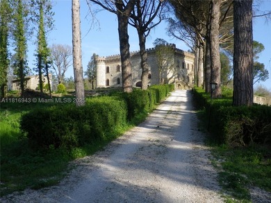 Exclusive 182-hectare estate near Assisi, featuring Palazzo - photo 4