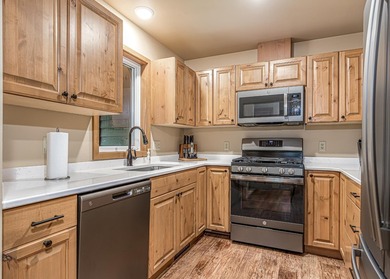 Extensively renovated 3-bedroom, 3-bathroom condo in Minocqua - photo 1