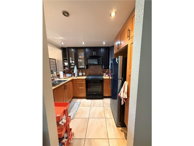 Convenient and Highly desirable Harbor Gate North Complex, Floor - photo 4