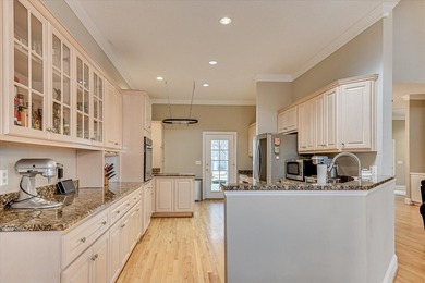 This exceptional three-bedroom, three-bathroom residence - photo 22