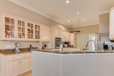 This exceptional three-bedroom, three-bathroom residence - photo 23