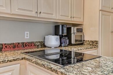 This exceptional three-bedroom, three-bathroom residence - photo 28