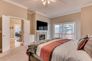 This exceptional three-bedroom, three-bathroom residence - photo 32