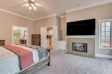 This exceptional three-bedroom, three-bathroom residence - photo 33