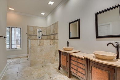 This exceptional three-bedroom, three-bathroom residence - photo 34
