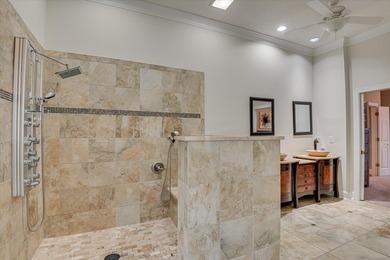 This exceptional three-bedroom, three-bathroom residence - photo 39