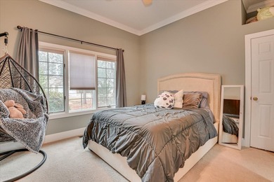 This exceptional three-bedroom, three-bathroom residence - photo 46