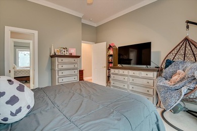 This exceptional three-bedroom, three-bathroom residence - photo 47