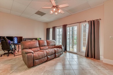 This exceptional three-bedroom, three-bathroom residence - photo 48