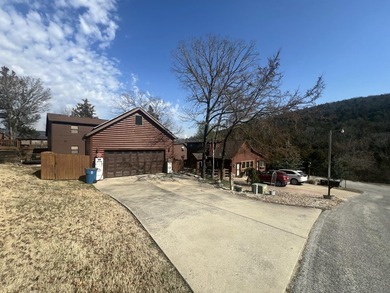 Table Rock Lake Home For Sale in Hollister Missouri