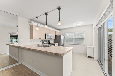 Welcome to a charming quiet townhouse in West Palm Beach - photo 10