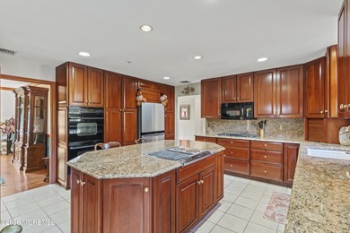 Custom Built 6 Bedroom 5.5 Bath Estate Home on private - photo 17