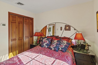 Custom Built 6 Bedroom 5.5 Bath Estate Home on private - photo 26