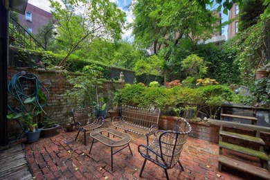 Set on a charming tree-lined townhouse block in the heart of - photo 3
