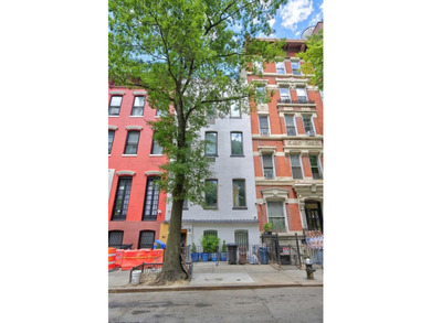 Set on a charming tree-lined townhouse block in the heart of - photo 6