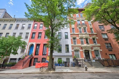 Set on a charming tree-lined townhouse block in the heart of - photo 7