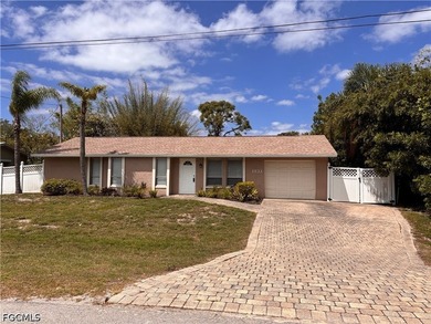 Located on an OVERSIZED GULF ACCESS LOT is this updated, ready - photo 1