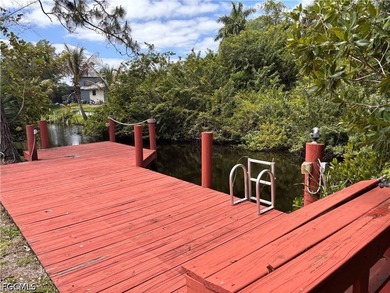 Located on an OVERSIZED GULF ACCESS LOT is this updated, ready - photo 3