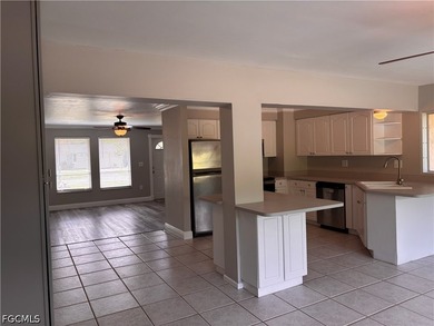 Located on an OVERSIZED GULF ACCESS LOT is this updated, ready - photo 4