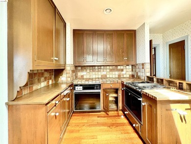 The Ultimate Luxury Canvas: Panoramic Bay Views & Timeless - photo 12