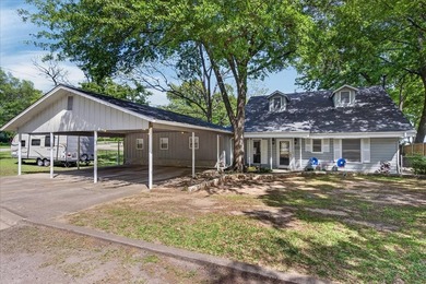 Enjoy lakefront living in this 3-bedroom, 2-bath home located in - photo 1