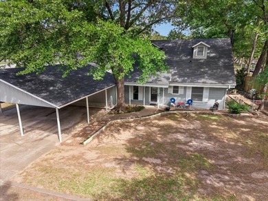 Enjoy lakefront living in this 3-bedroom, 2-bath home located in - photo 3