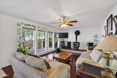 Enjoy lakefront living in this 3-bedroom, 2-bath home located in - photo 5