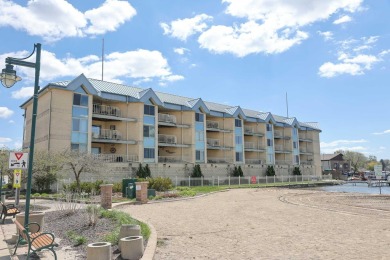 Lake Condo For Sale in Pewaukee, Wisconsin