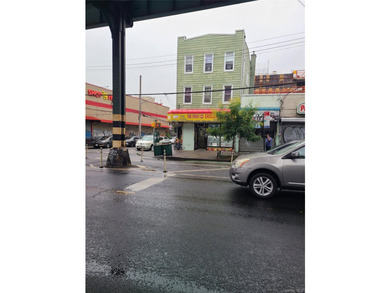 Great investment property located on White Plains Road Wakefield - photo 4