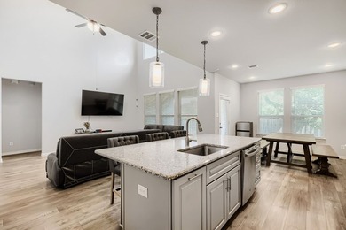 Welcome to this beautifully designed 5-bedroom, 4-bath home in - photo 12