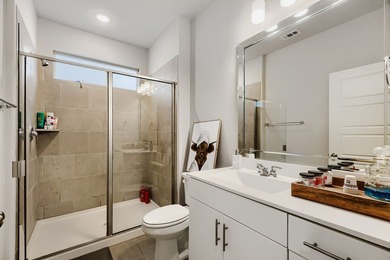 Welcome to this beautifully designed 5-bedroom, 4-bath home in - photo 21