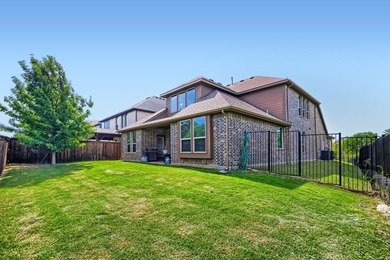 Welcome to this beautifully designed 5-bedroom, 4-bath home in - photo 27