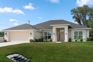 Welcome home! This meticulously maintained 4-bedroom, 2-bathroom - photo 4