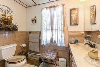 Welcome to this charming 3-bedroom, 1.5 bathroom home located in - photo 15