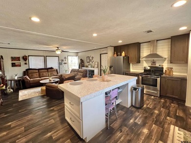 Welcome to a charming East Texas retreat offering easy living in - photo 3